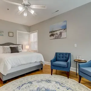 Apartment Light & Bright! Quaint Downtown Bungalow!, Dunedin